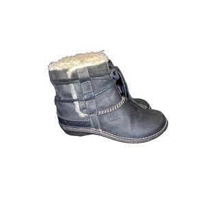 UGG Cove Womens Black Nubuck Leather Shearling Lined Ankle Boots size 7